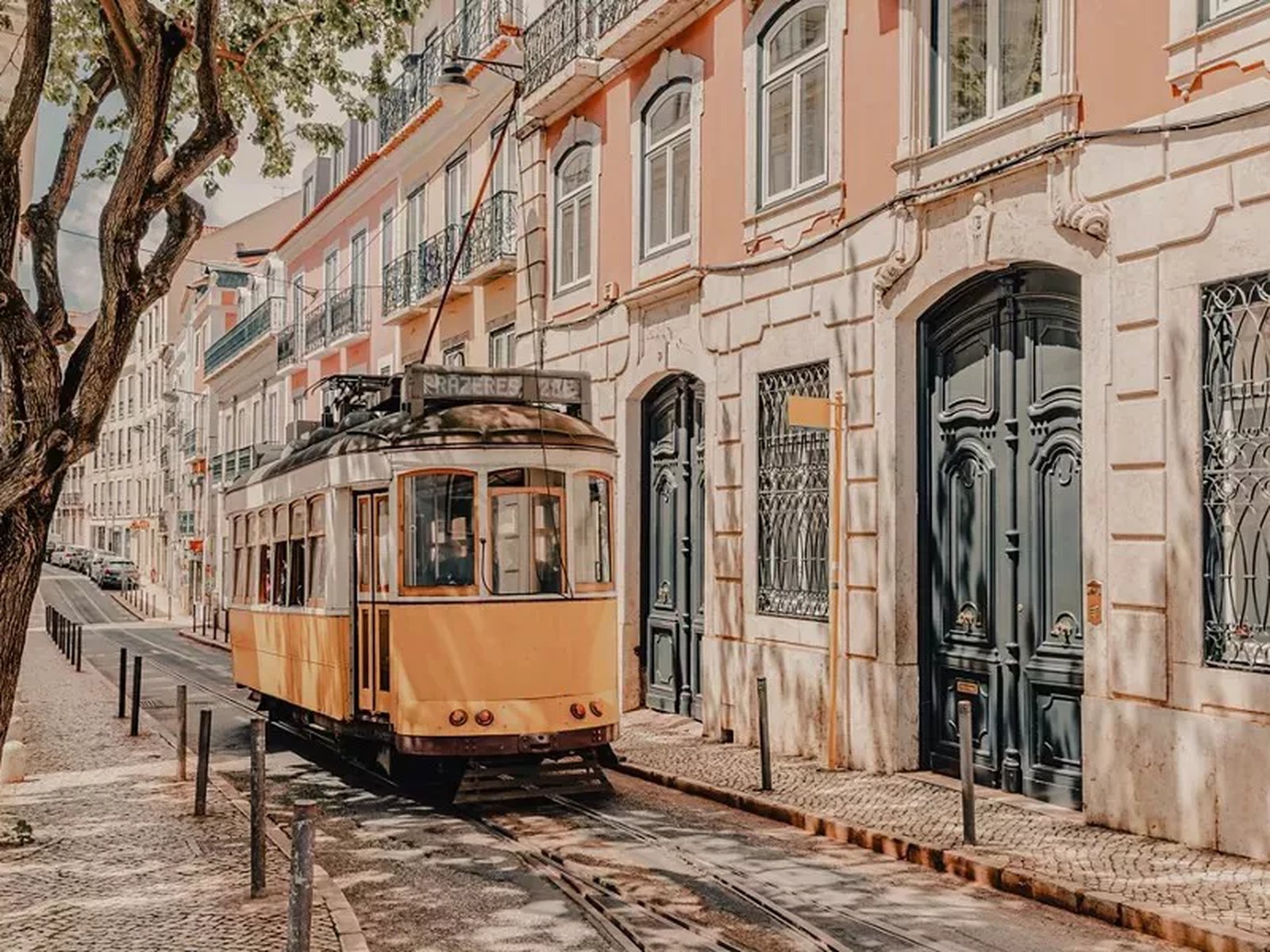 Explora Journeys 地中海秋季航程情境圖：海上生活與港口之間的從容節奏