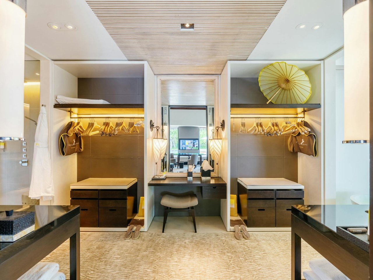 Cheval Blanc Randheli 官方房內更衣與浴室細節